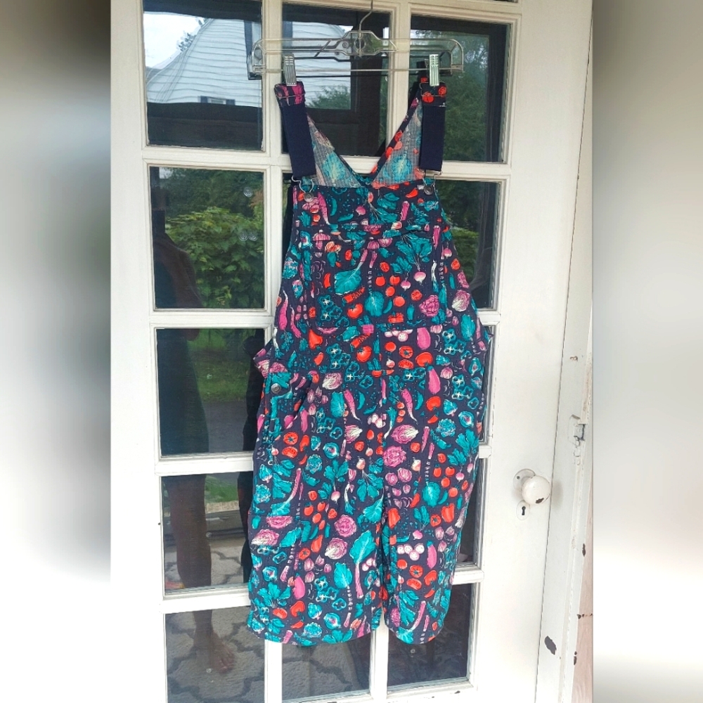Duluth heirloom gardening short overalls in navy vegetable print size Med